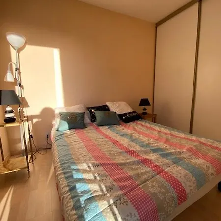 3 Pièces Proche De La Avec Parking - Fr-1-494-146 *