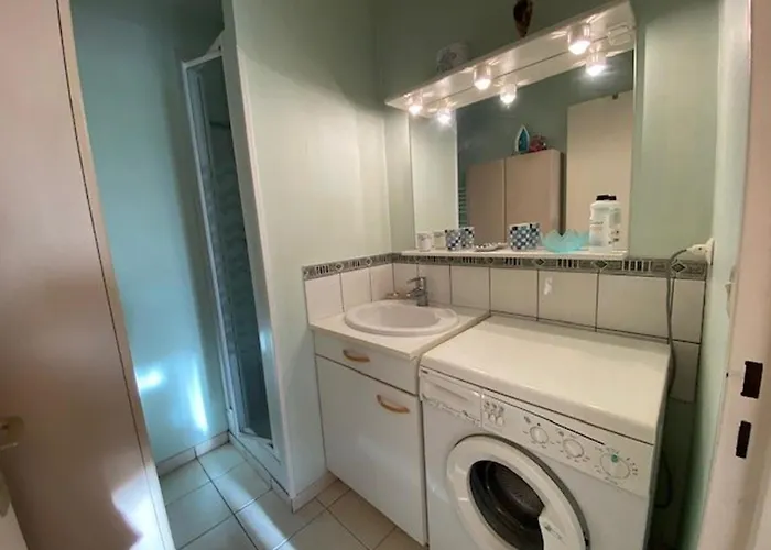 3 Pieces Proche De La Avec Parking - Fr-1-494-146 Appartement Royan